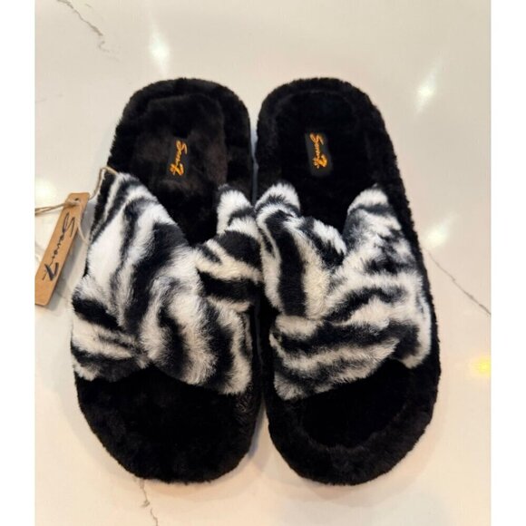2for30💥‼️NIB Seven Zebra Faux‎ Fur Slippers Non Skid Sole Memory Foam Size 10 - Picture 1 of 9